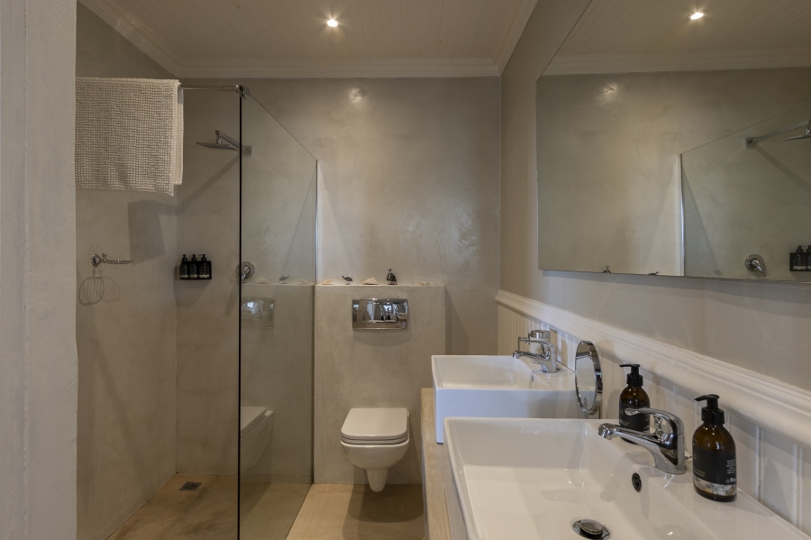 6 Bedroom Property for Sale in La Concorde Western Cape